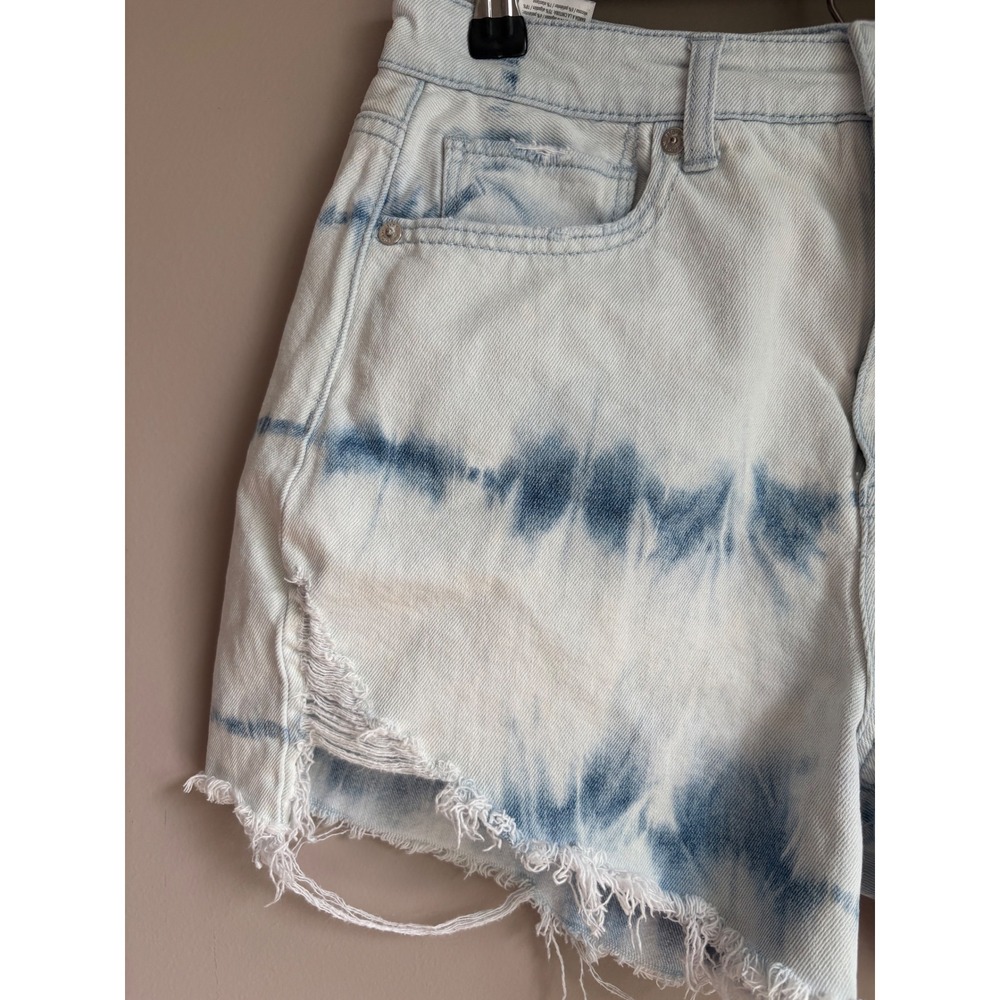 American Eagle Highest Rise Mom Shorts Blue Tie Dye Distressed Denim Size 6 - Picture 2 of 7